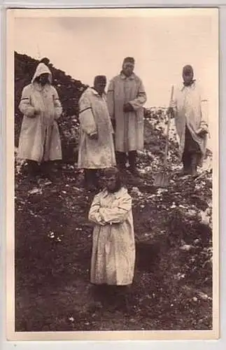 17258 Foto Ak Leski Polen Karpathen Soldaten in Wintertarnung im 2. Weltkrieg