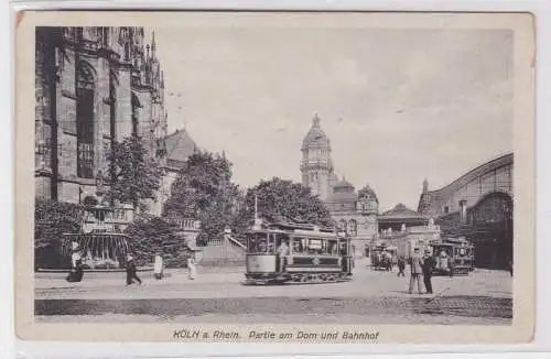 84023 Ak Köln am Rhein Partie am Dom und Bahnhof 1921