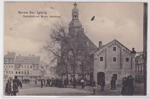 94982 Ak Borna Bez. Leipzig Marktplatz mit Wache (Ablösung) 1916