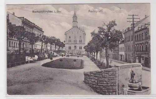 94730 AK Markneukirchen in Sachsen - Marktplatz mit Zschucke-Brunnen & Kirche