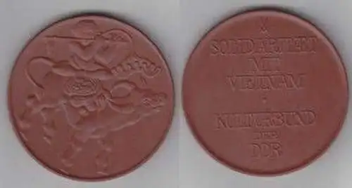 DDR Porzellan Medaille Solidarität mit Vietnam um 1975