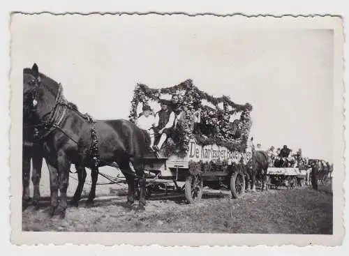 55052 Foto Erntefest in Göllnitz "De Kartzscher Bäuerschen" um 1940