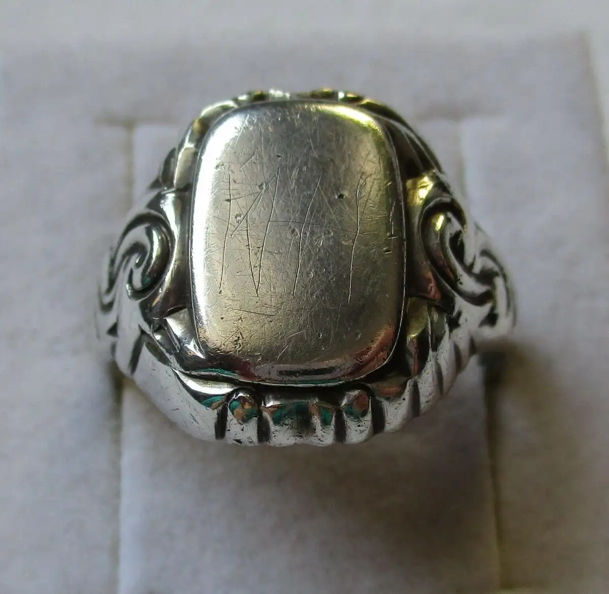 auffälliger 835er Silber Ring Siegelring mit Randverzierungen (126011) 0