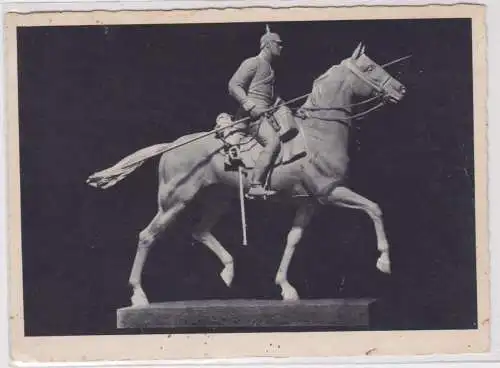 97685 Ak Reiter des neuen Ehrenmales Dragoner Regiment 16 Lüneburg um 1940