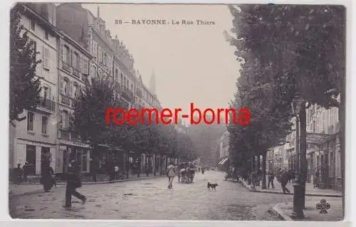 85371 Ak Bayonne la Rue Thiers 1906