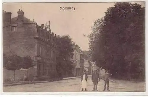 45623 Ak Montmedy Lothringen Straßenansicht um 1910