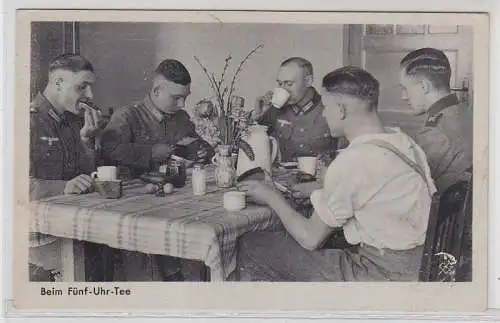 49782 Feldpost Ak Soldaten beim 5 Uhr Tee 1942