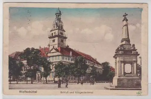 96529 Ak Wolfenbüttel - Schloß und Kriegerdenkmal, Straßenansicht 1924