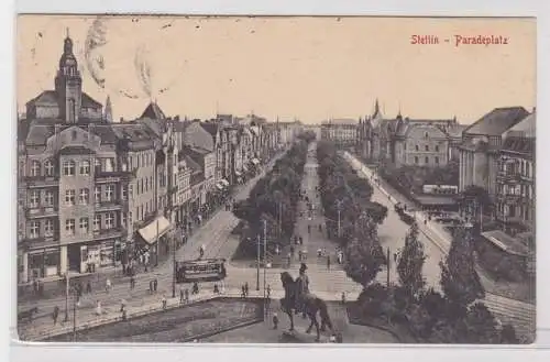 53451 AK Stettin - Paradeplatz mit Straßenbahn und Denkmal 1920