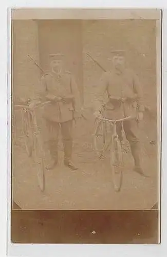 64152 Foto Ak Deutsche Soldaten auf Fahrrad Patrouille im 1. Weltkrieg