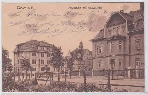 90612 Ak Treuen im Vogtland Plauensche- und Moltkestrasse um 1920