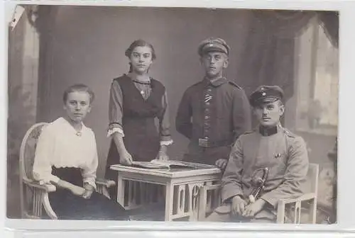 33042 Foto Ak Soldat mit Offiziersdegen Sachsen um 1915