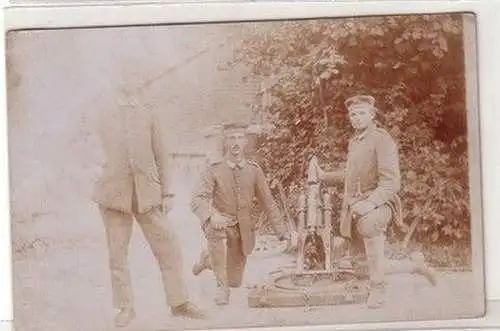 58483 Foto Ak Deutsche Soldaten mit Granatwerfer im 1. Weltkrieg