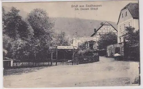 908037 Ak Gruß aus Saalhausen Gasthaus mit Eingang zum Garten um 1920