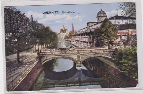 905002 Ak Chemnitz - Partie an der Markthalle und der Chemnitz 1915