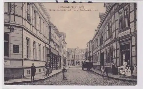 85079 Ak Osterwieck (Harz) Schützenstraße mit Hotel Deutsches Haus 1920