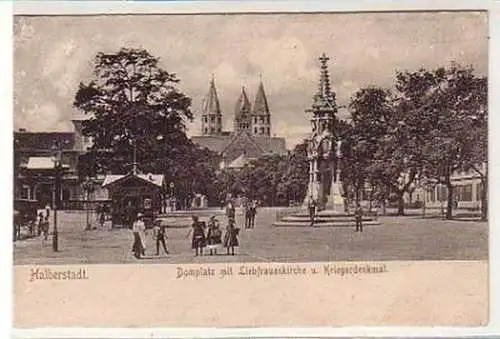 36239 Ak Halberstadt Domplatz und Kriegerdenkmal 1904