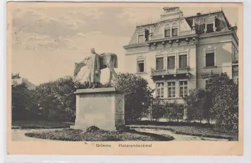 94460 AK Grimma - Husarendenkmal vor Stadtvilla, Bahnpost 1926