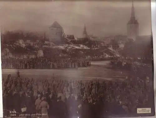 106524 großes Original Propaganda Foto "Parade im erobertem Reval" 1. Wk