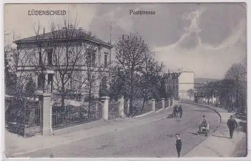 900612 Feldpost AK Lüdenscheid - Poststrasse, Straßenansicht mit Stadtvillen