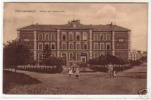 17644 Ak Hartmannsdorf Schule mit Schulstrasse 1916