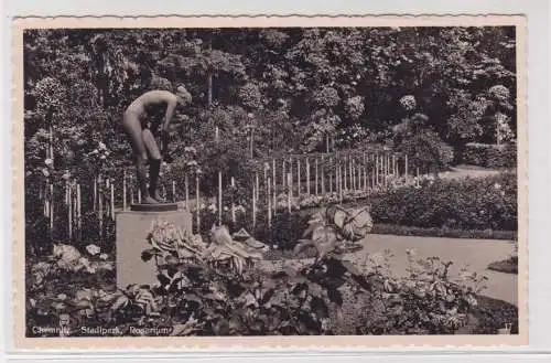 905391 Ak Chemnitz Stadtpark Rosarium mit Statue 1937