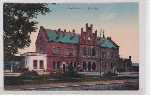 91244 AK Quedlinburg - Bahnhof, Bahnhofsgebäude von der Straße aus gesehen