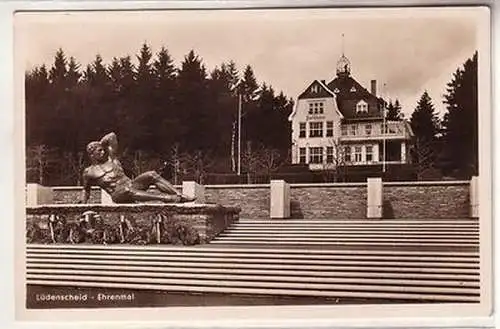 57598 Ak Lüdenscheid Ehrenmal am Parkhaus um 1940