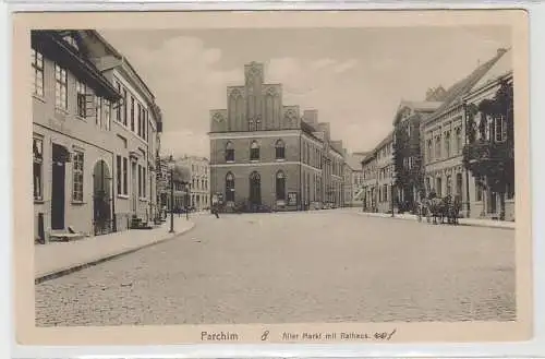 70029 Ak Parchim alter Markt mit Rathaus und Gasthof um 1910