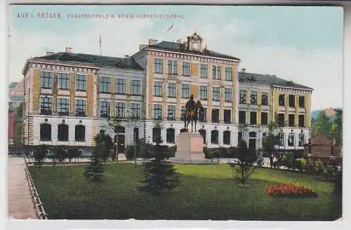 70032 Ak Aue im Erzgebirge Bürgerschule und König Albert Denkmal um 1910