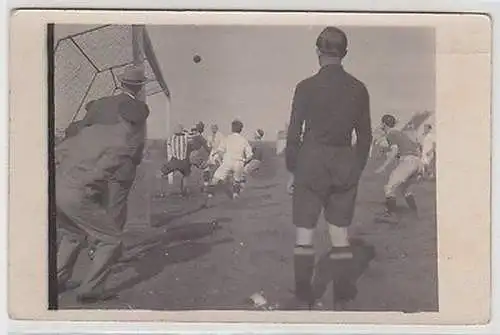 65128 Foto Ak Neukirchen / Mittweida Fussballmannschaft um 1935