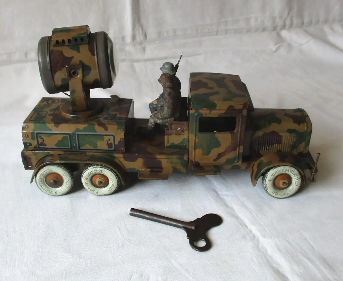 seltenes Blechspielzeug Tippco Scheinwerferwagen Wehrmacht mit Uhrwerk (166600) 0