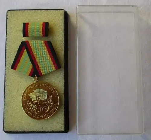 DDR Medaille treue Dienste in der Zivilverteidigung in Gold 274 c (109834)