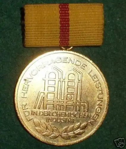 DDR Medaille für hervor. Leistungen Chemische Industrie