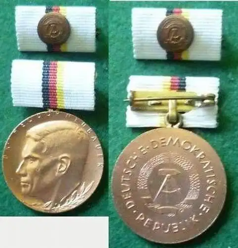 DDR Medaille Dr. Theodor Neubauer in Bronze