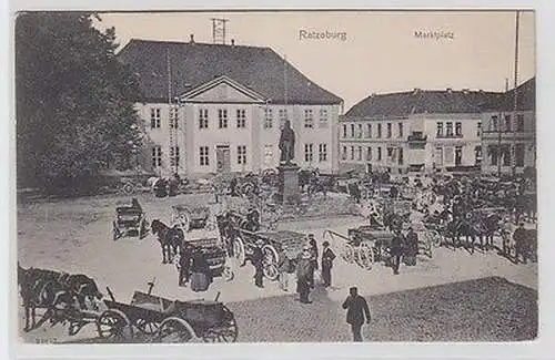 61901 Ak Ratzeburg in Holstein Marktplatz um 1910
