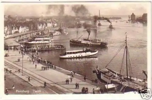 20452 Feldpost Ak Flensburg Hafen mit Schiffen 1942