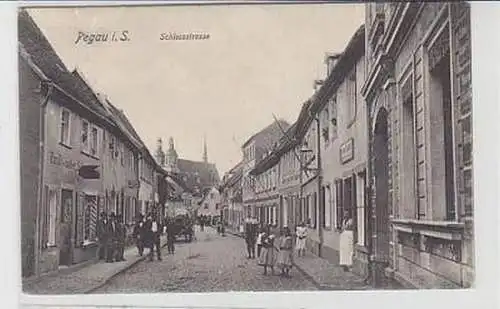 36916 Ak Pegau Schloßstraße mit Geschäften 1906