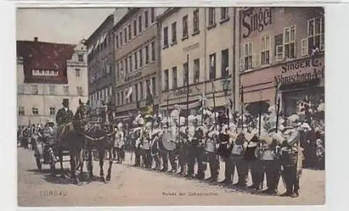 36874 Ak Torgau Parade der Geharnischten 1908