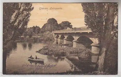 70312 Ak Giessen Lahnpartie Brücke und Ruderboot 1917