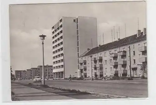 12954 Ak Weißenfels Merseburger Straße mit Hochhaus1967