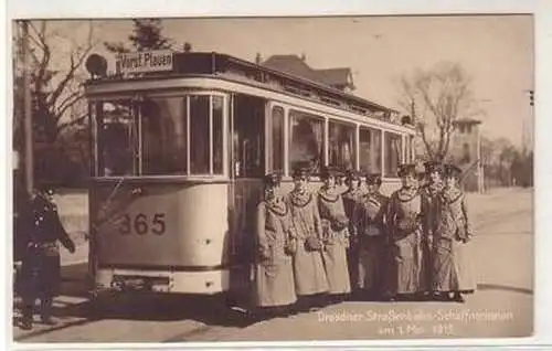 47763 Ak Dresdner Strassenbahn Schaffnerinnen am 1. Mai.1915