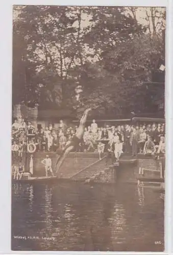 88013 Foto Ak Leipzig Freibad mit Sprungturm um 1930