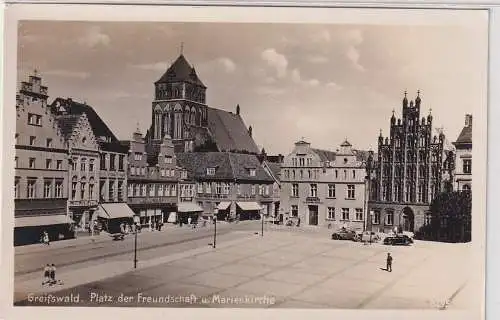 97495 Ak Greifswald - Platz der Freundschaft und Marienkirche um 1940