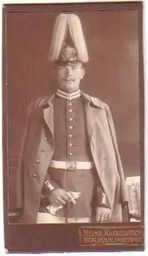 13388: Kabinettfoto Soldat in Parade-Uniform um 1910