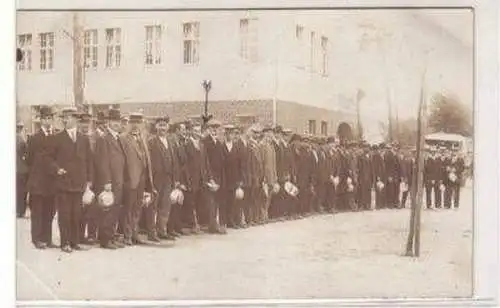 11603 Foto Ak Döbeln Strafanstalt ? oder Musterung 1915