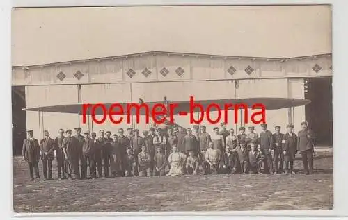 42041 Foto Ak Dresden Flugplatz mit Doppeldecker um 1920