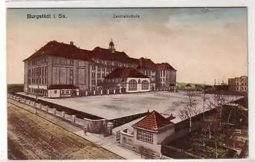 41913 Ak Burgstädt in Sachsen Zentralschule um 1920