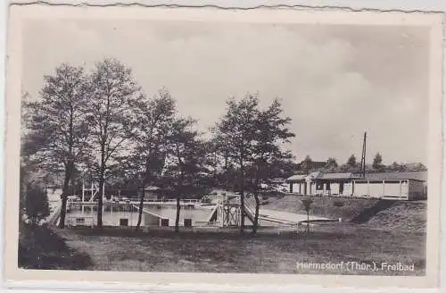 904722 Ak Hermsdorf (Thüringen) Freibad um 1950