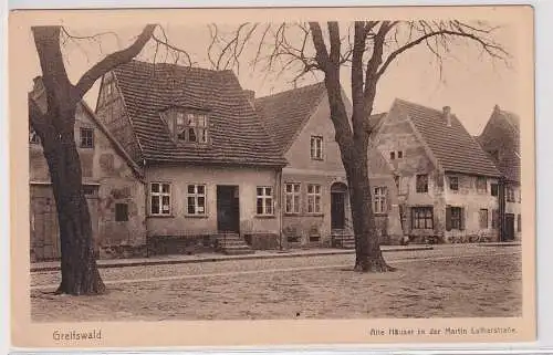 55660 Ak Greifswald Alte Häuser in der Martin-Luther-Straße um 1940